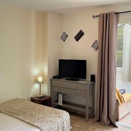 Grand Studio Lumineux - Saint Gilles Les Bains Saint-Gilles-les-Bains Exterior photo