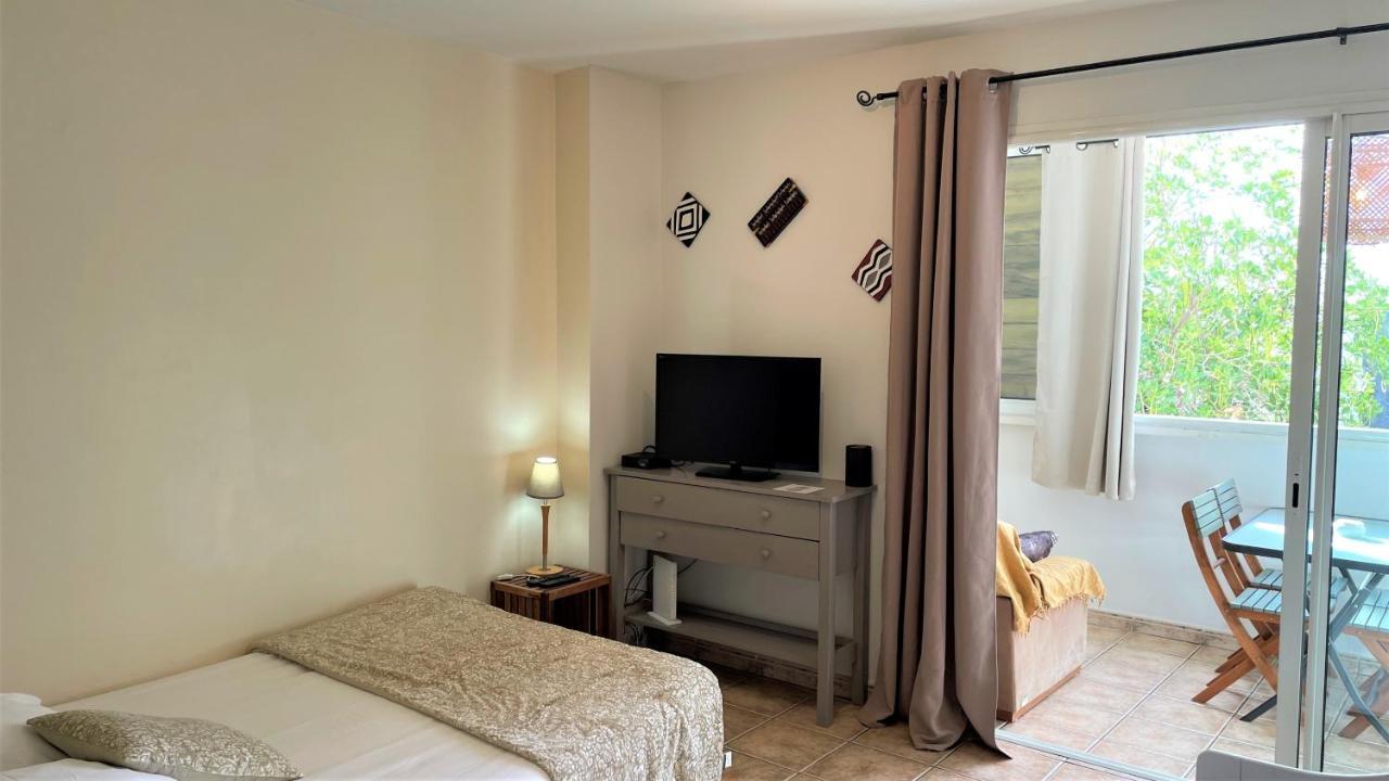 Grand Studio Lumineux - Saint Gilles Les Bains Saint-Gilles-les-Bains Exterior photo